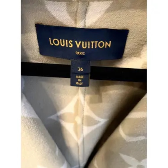 Wonderful Louis Vuitton capeIn wool and cashmereWith hoodSize S. - Picture 8 of 11